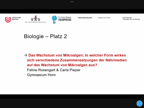 FOto der Präsentation mit Bilologie - Platz 2 