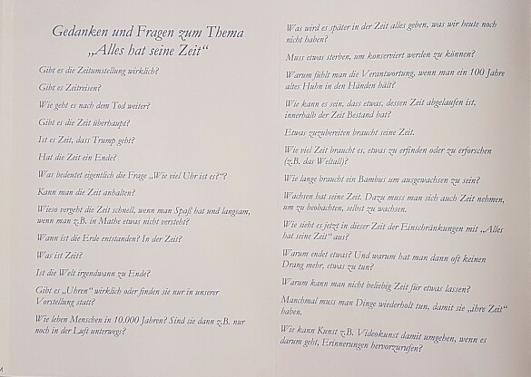 Bild eines Blattes mit Gedanken und Fragen zum Thema alles hat seine Zeit