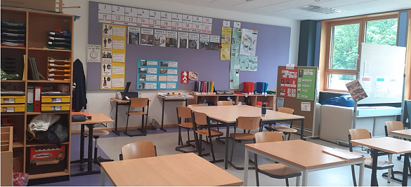 Foto eines Klassenraums aus dem gE Bereich